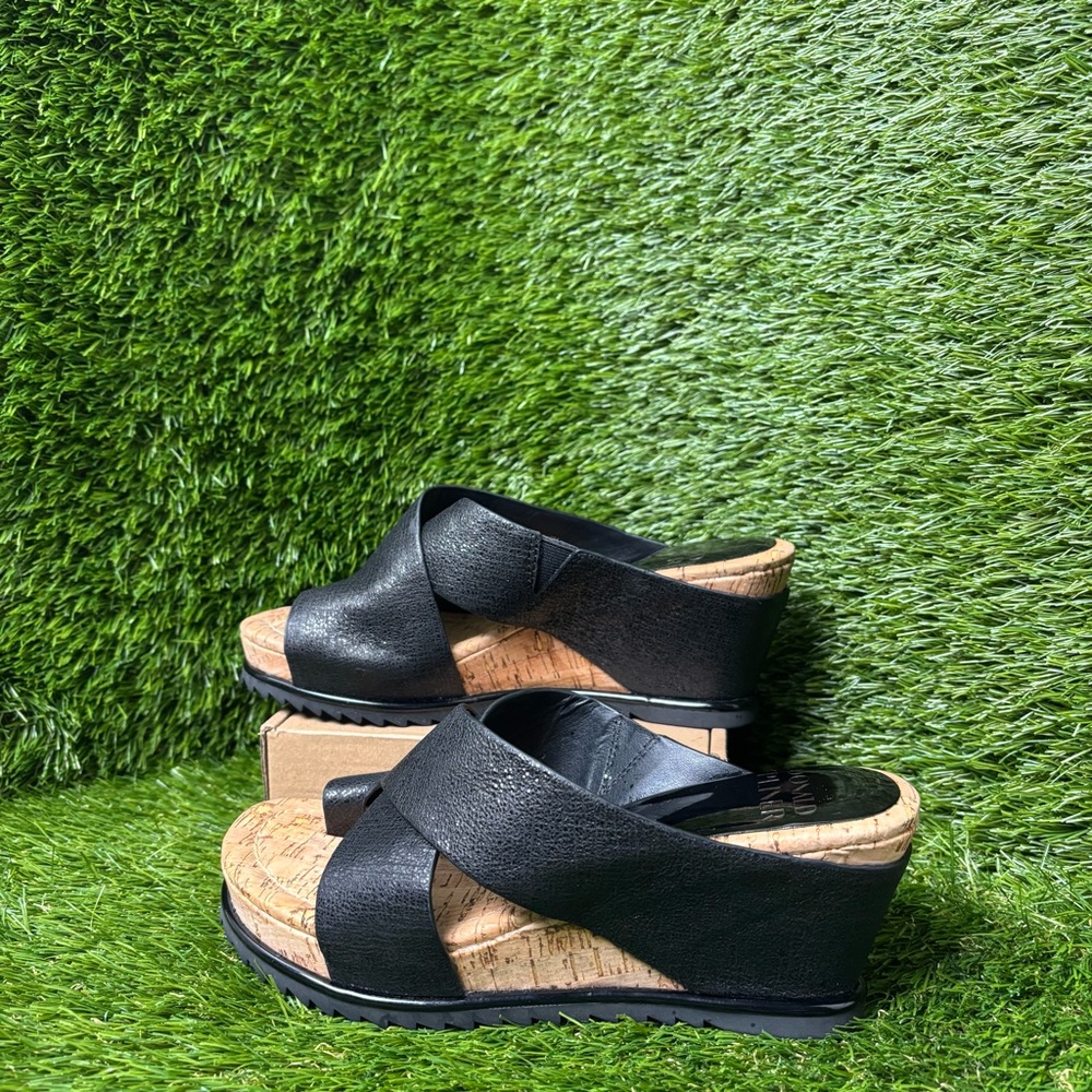 Size 6 Women’s - Donald Pliner Sisu Vintage Metallic Black